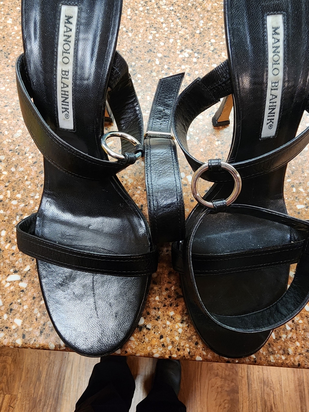 VINTAGE MANOLO BLAHNIK STRAPPY SANDLES WITH METAL RING - Picture 4 of 5